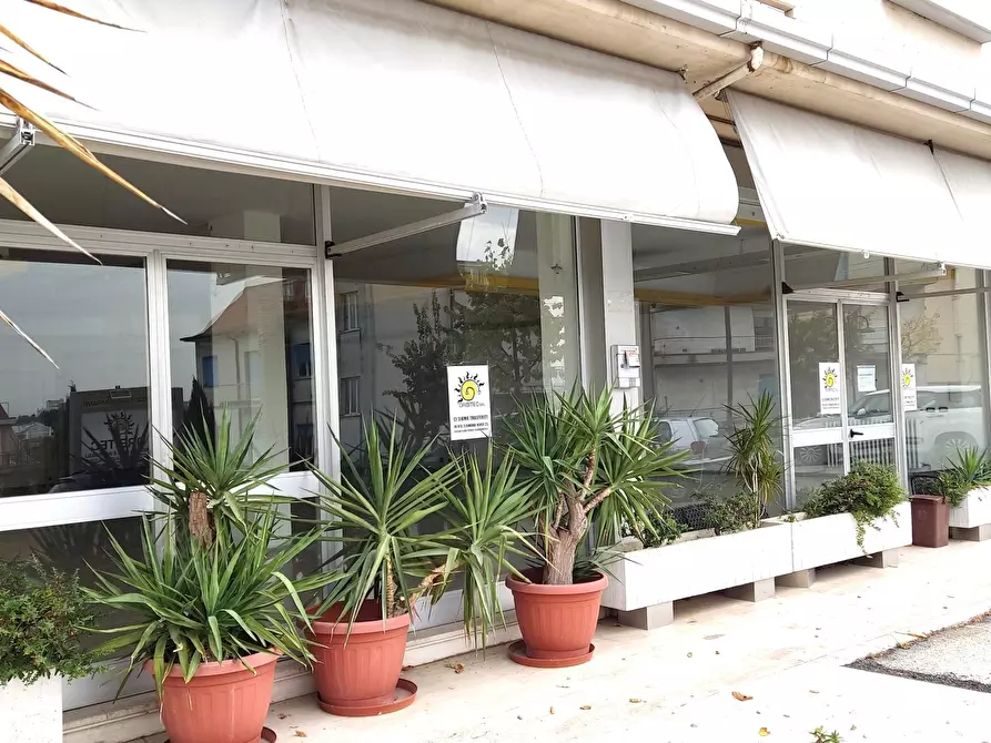 Immagine 4 di Locale commerciale in vendita  in via elpidien a Montegranaro