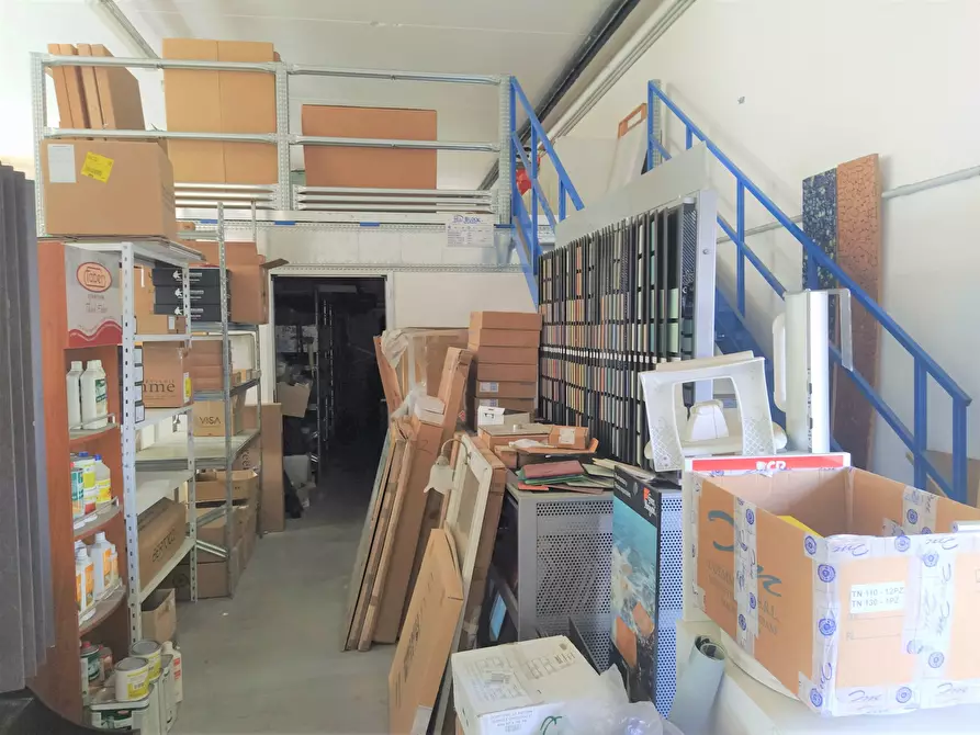 Immagine 17 di Locale commerciale in vendita  a Spinetoli