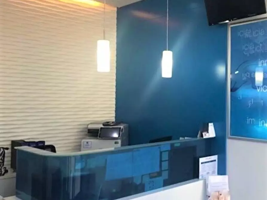 Immagine 4 di Locale commerciale in affitto  a Ascoli Piceno