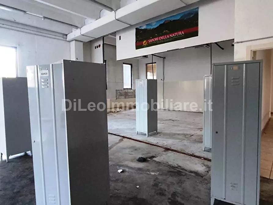 Immagine 18 di Attività artigianale in vendita  a Ascoli Piceno