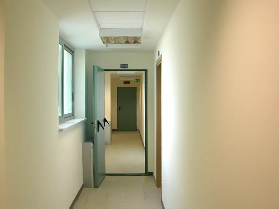 Immagine 12 di Palazzo in affitto  a Napoli