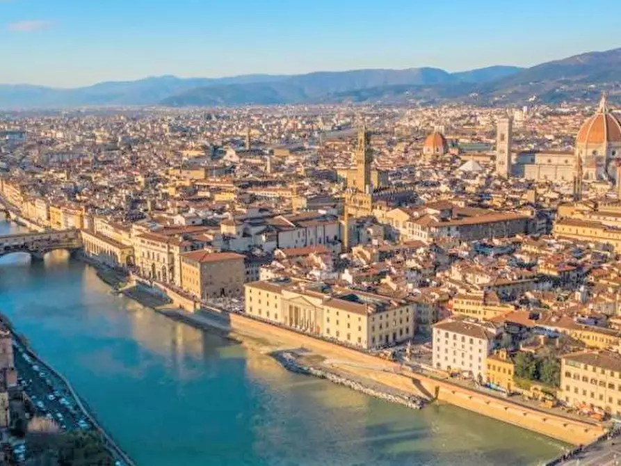 Immagine 2 di Locale commerciale in vendita  a Firenze