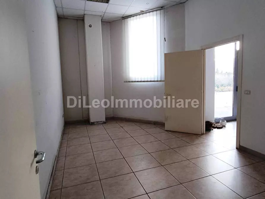 Immagine 12 di Attività artigianale in vendita  a Ascoli Piceno