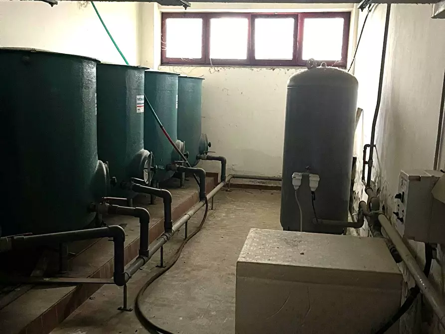 Immagine 13 di Palazzo in vendita  a Macerata