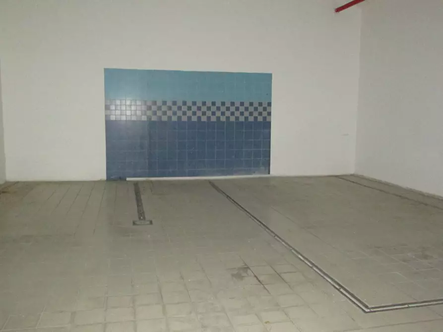 Immagine 25 di Locale commerciale in vendita  in VIA EINAUDI a Civitanova Marche