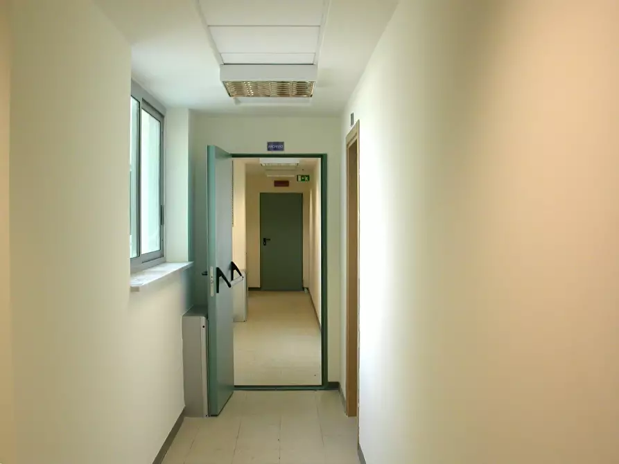 Immagine 13 di Palazzo in vendita  a Napoli