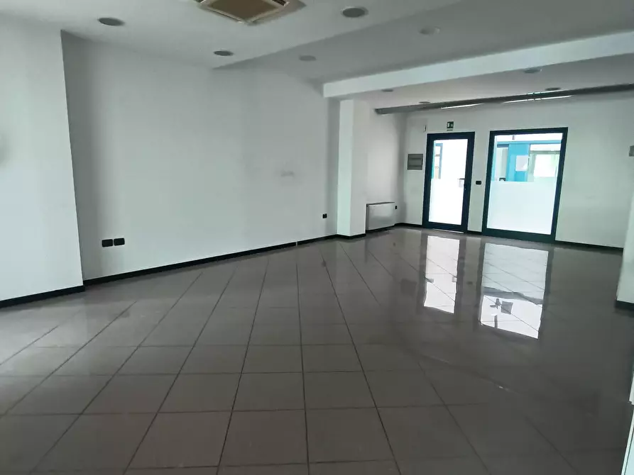 Immagine 7 di Ufficio in affitto  a San Benedetto Del Tronto