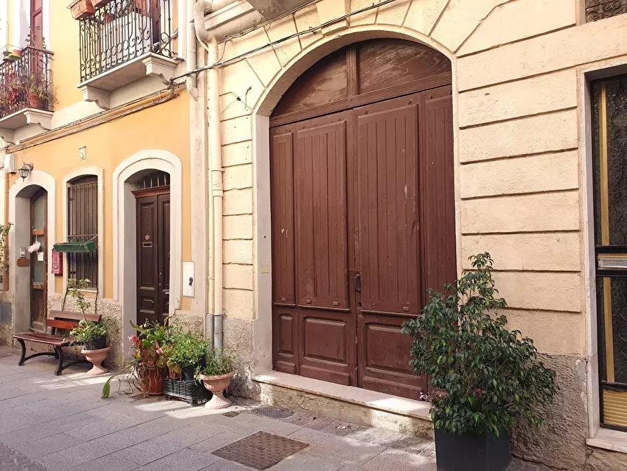 Immagine 4 di Locale commerciale in affitto  a Cagliari