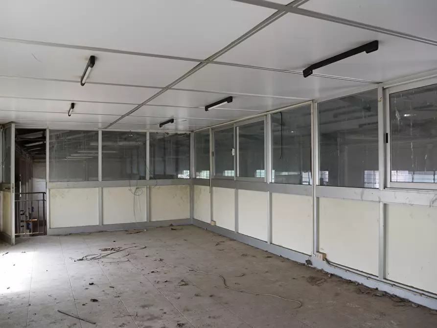 Immagine 23 di Attività artigianale in vendita  a Selargius