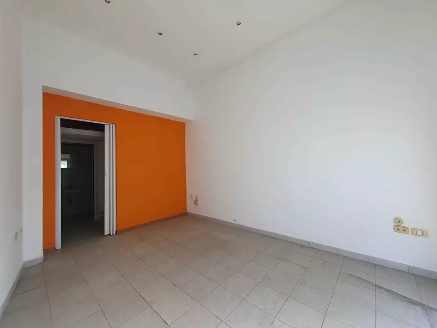 Immagine 8 di Locale commerciale in vendita  a Monserrato