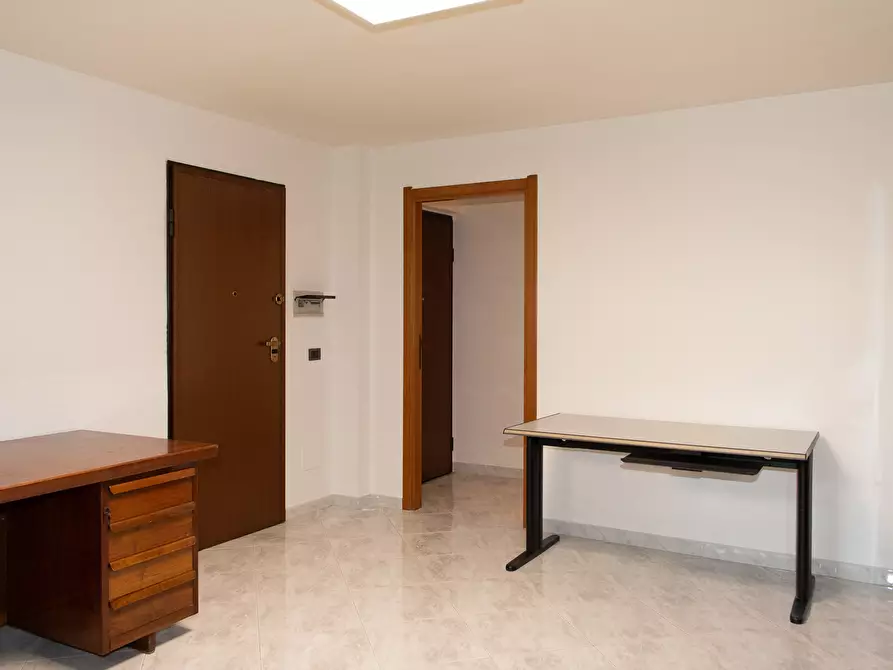 Immagine 9 di Ufficio in vendita  a Cagliari