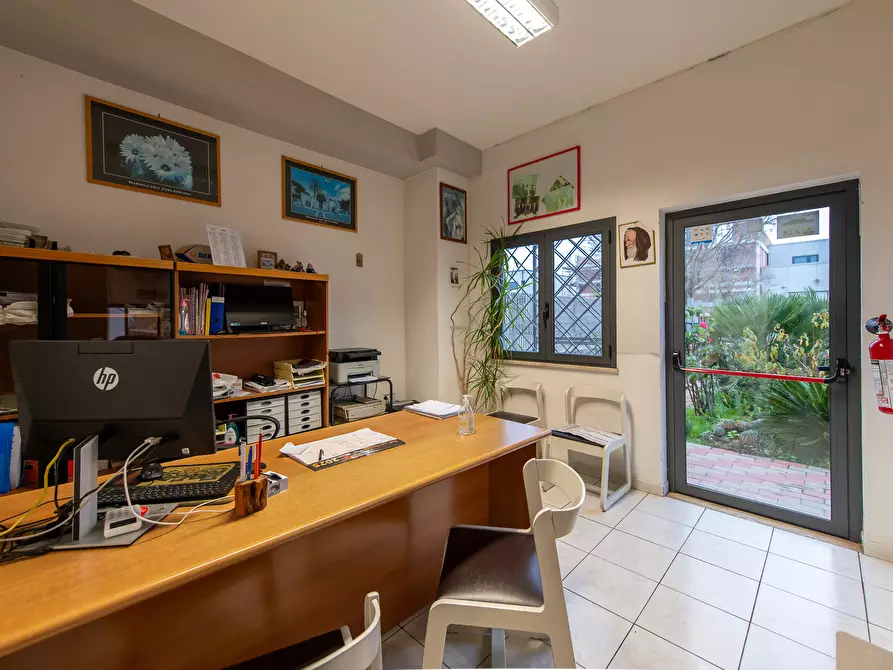 Immagine 29 di Attività artigianale in vendita  a Quartu Sant'elena