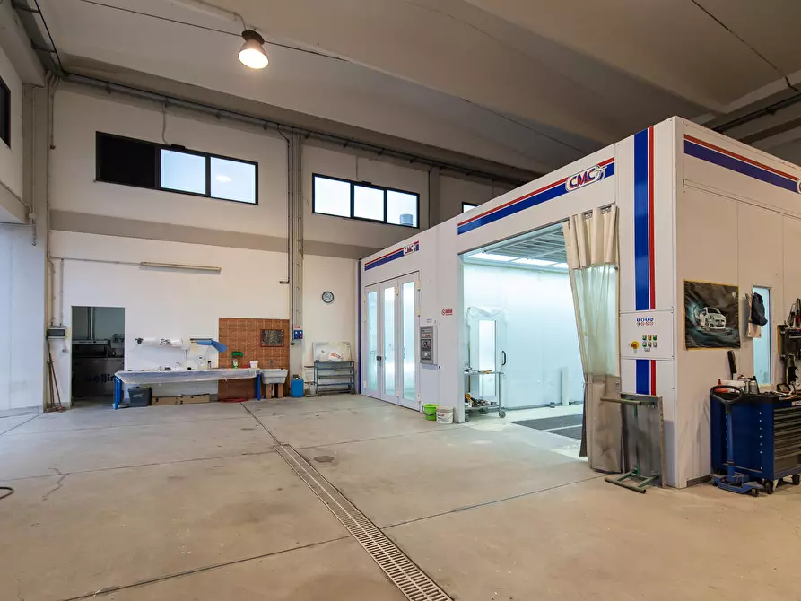 Immagine 25 di Attività artigianale in vendita  a Quartu Sant'elena