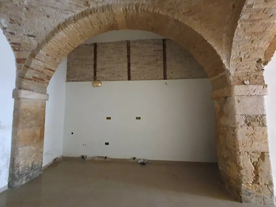 Immagine 13 di Locale commerciale in affitto  a Cagliari