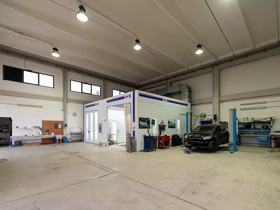 Immagine 16 di Attività artigianale in vendita  a Quartu Sant'elena