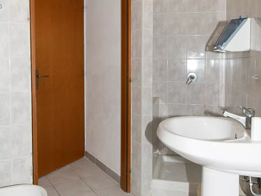 Immagine 16 di Ufficio in vendita  a Sinnai