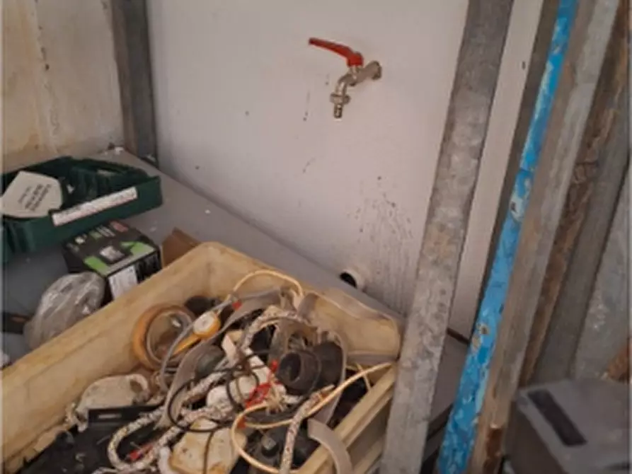Immagine 11 di Garage in vendita  a Quartucciu