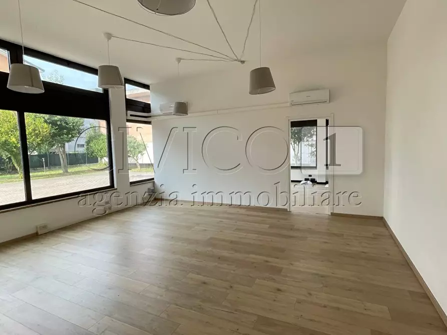 Immagine 12 di Locale commerciale in affitto  in Via Roma 110 a Vigodarzere