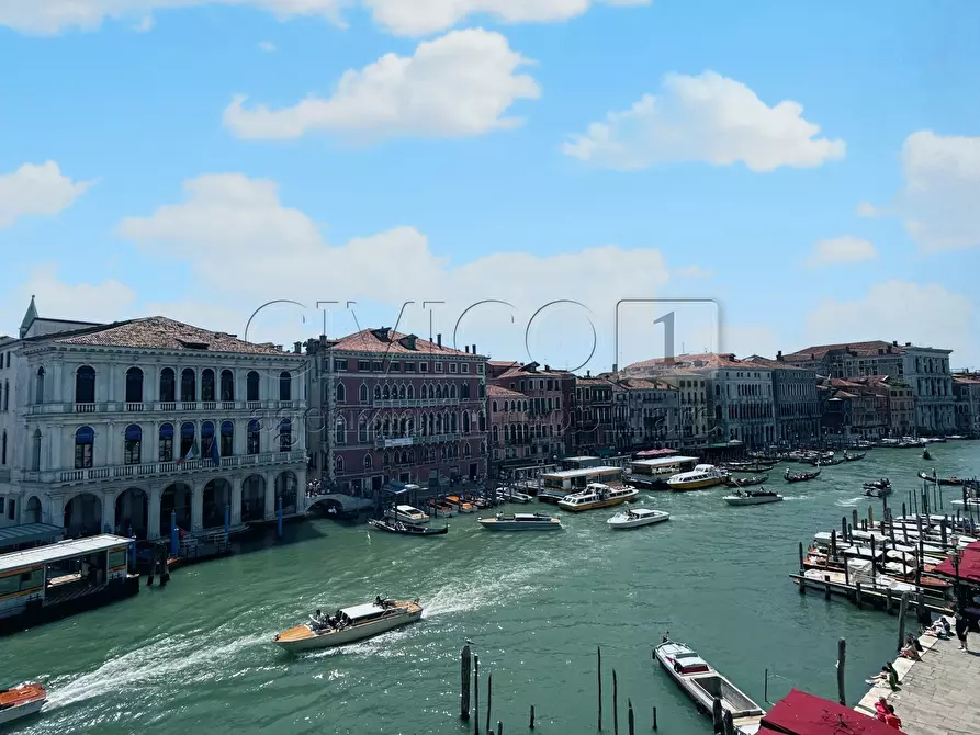 Immagine 11 di Appartamento in vendita  in Riva del Vin a Venezia