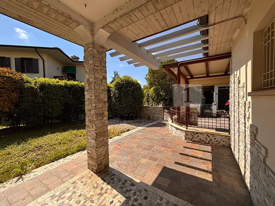 Immagine 33 di Casa bifamiliare in vendita  in via dei Fanti 164 a Torri Di Quartesolo