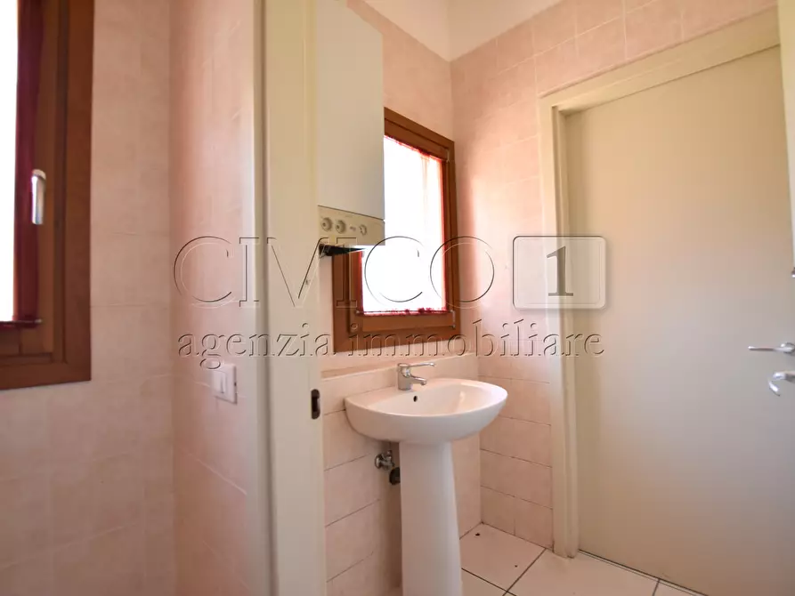 Immagine 10 di Locale commerciale in affitto  in Via San Martino a Vigodarzere