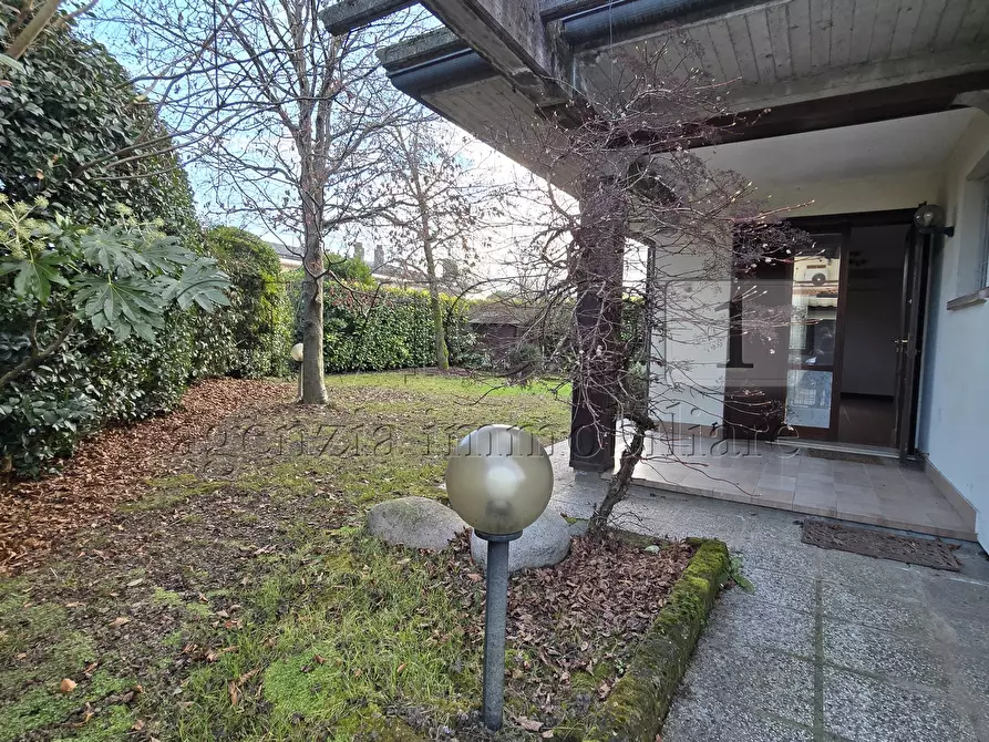 Immagine 2 di Casa bifamiliare in vendita  in via dei Fanti 154 a Torri Di Quartesolo