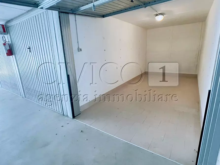 Immagine 1 di Garage in vendita  in Viale Po 57 a Rubano