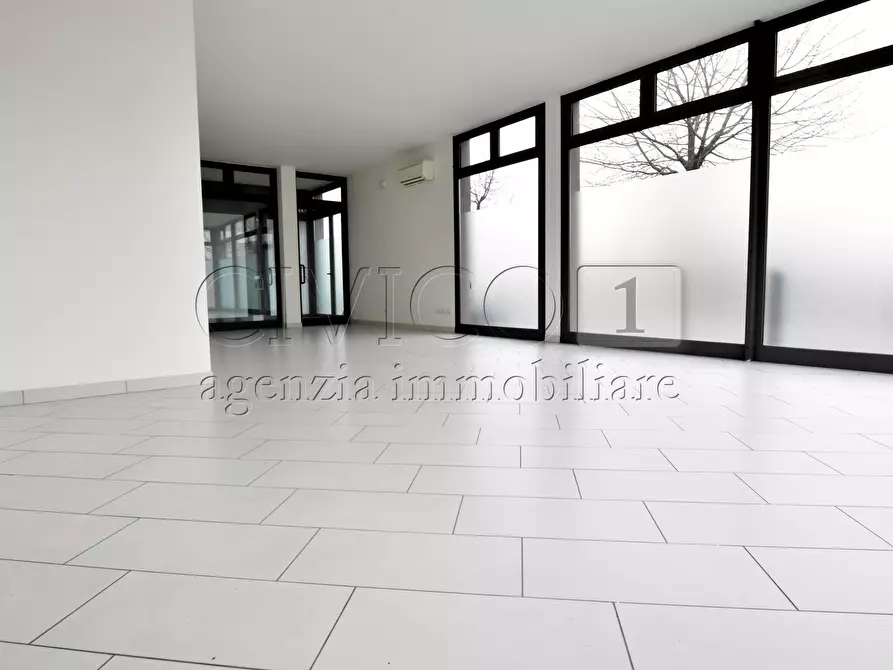 Immagine 9 di Locale commerciale in affitto  in Via Buccia a Limena