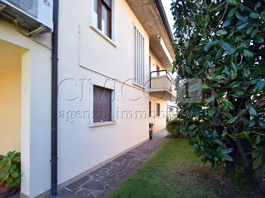 Immagine 9 di Villa in vendita  in Via Fiume 1 a Torri Di Quartesolo