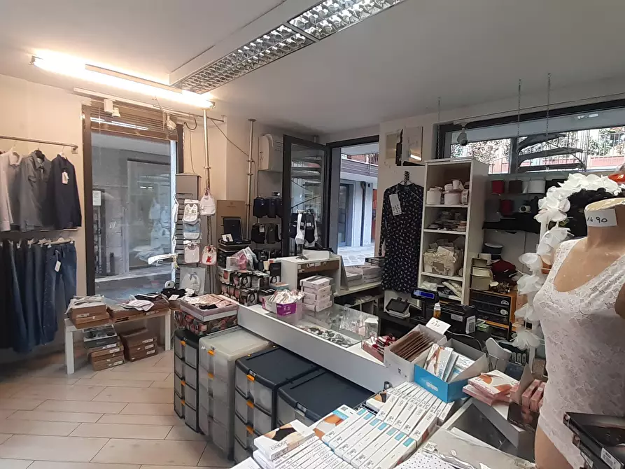 Immagine 9 di Attività commerciale in vendita  in Largo Guido Camussi a Gallarate