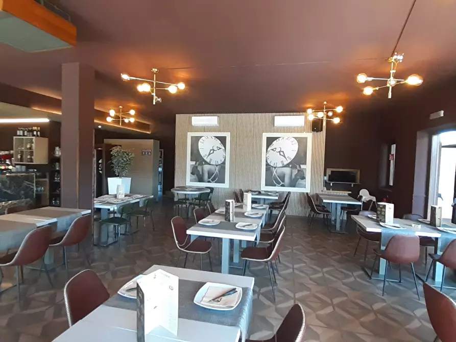 Immagine 1 di Bar / Ristorante in vendita  in statale 32 a Pombia
