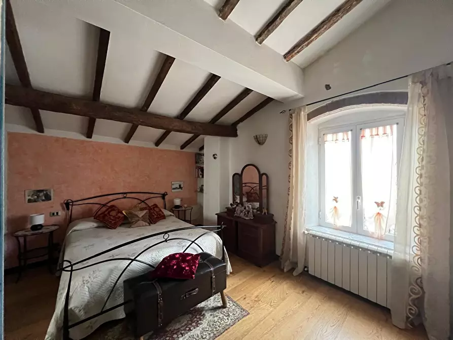 Immagine 9 di Casa bifamiliare in vendita  in Via Canale 193 a Castelnuovo Magra