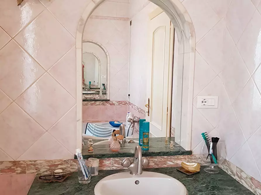 Immagine 14 di Casa semindipendente in vendita  in Viale XX Settembre 65 a Carrara