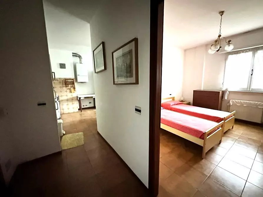 Immagine 14 di Bilocale in vendita  in Via Ugo la Malfa a Ortonovo