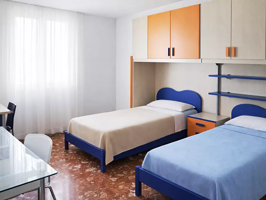 Immagine 6 di Trilocale in affitto  a Bologna