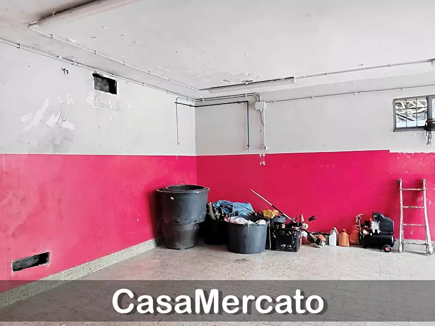 Immagine 6 di Locale commerciale in vendita  in Via Monte Pennolo a Rocca Di Papa