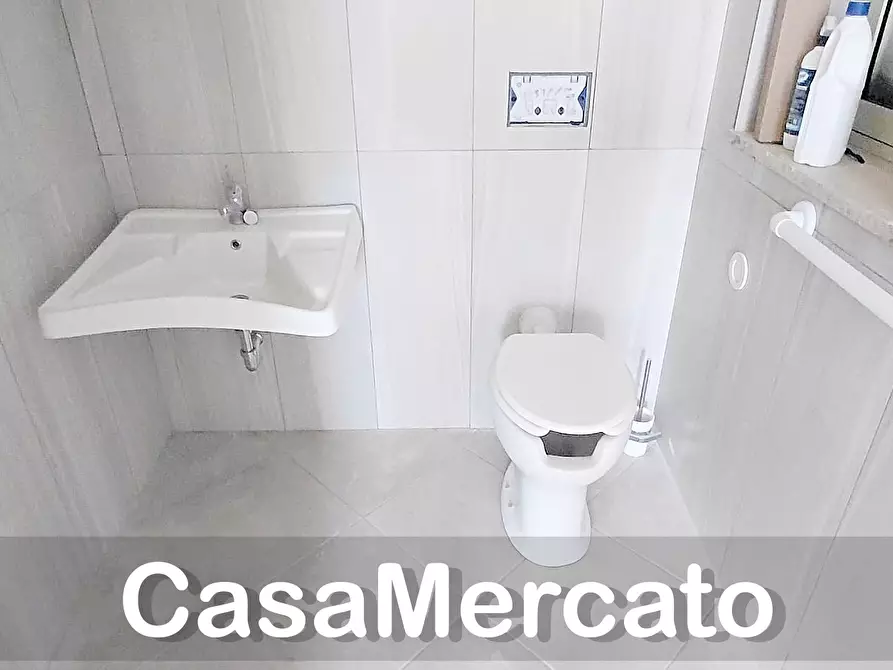 Immagine 13 di Ufficio in affitto  a Rocca Di Papa