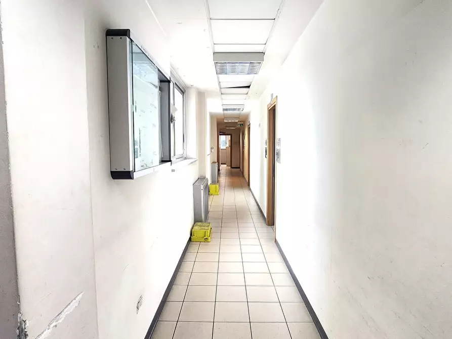 Immagine 36 di Palazzo in affitto  a Napoli