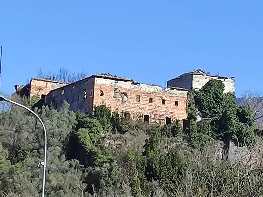 Immagine 1 di Palazzo in vendita  a Fisciano