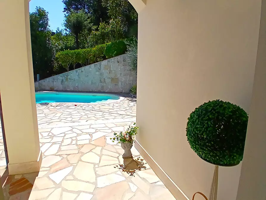 Immagine 11 di Villa in vendita  a San Benedetto Del Tronto