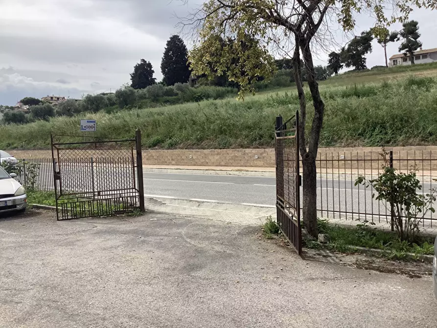 Immagine 1 di Palazzo in vendita  a Monsampolo Del Tronto