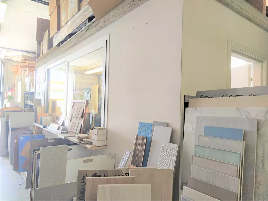 Immagine 13 di Locale commerciale in vendita  a Spinetoli