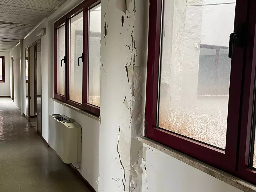 Immagine 12 di Palazzo in vendita  a Macerata