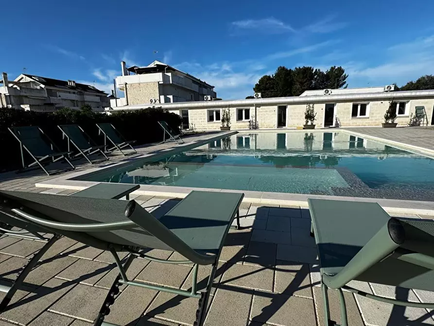 Immagine 8 di Casa vacanze in vendita  a Pulsano