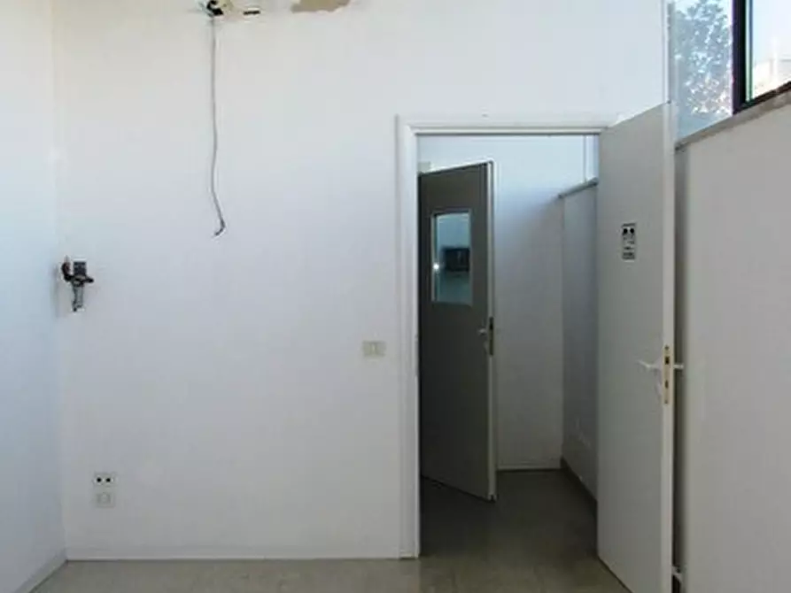 Immagine 27 di Capannone industriale in affitto  in Via Leonardo Da Vinci a San Benedetto Del Tronto