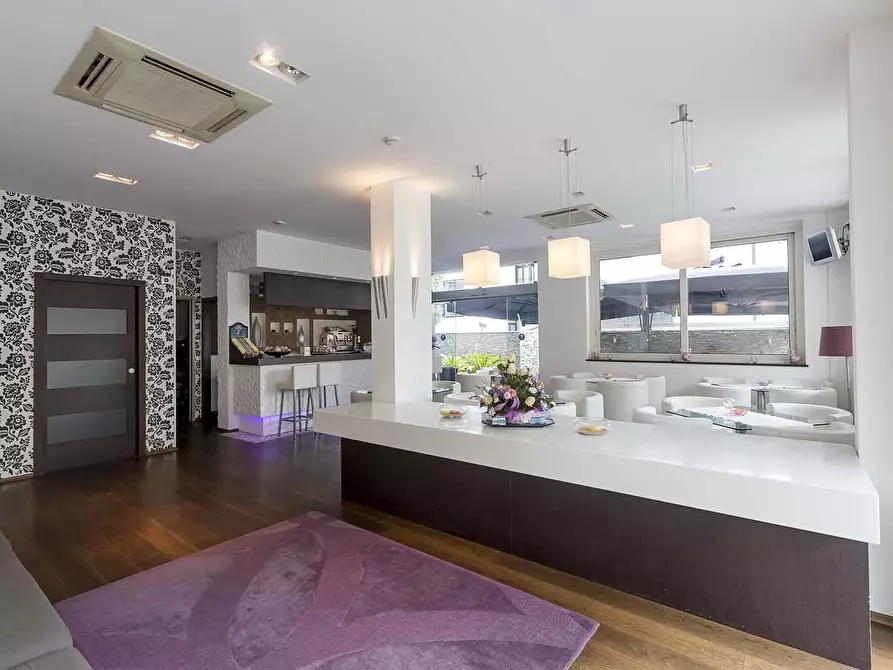 Immagine 11 di Albergo/B&B/Residence in vendita  a Alba Adriatica