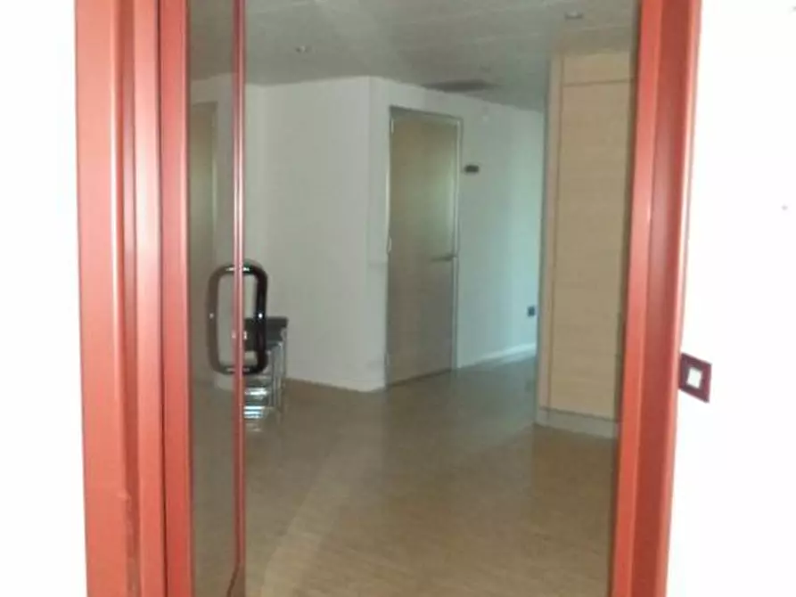 Immagine 12 di Ufficio in vendita  a San Benedetto Del Tronto