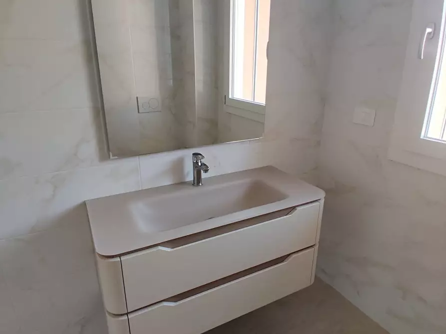 Immagine 12 di Appartamento in vendita  a Grottammare