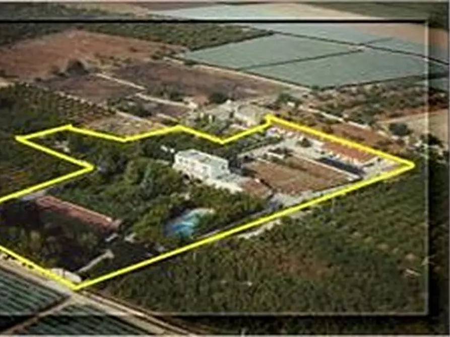 Immagine 10 di Casa vacanze in vendita  a Bari