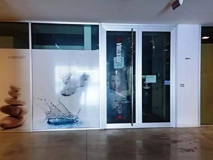 Immagine 1 di Locale commerciale in vendita  in Contrada Pace a Tolentino